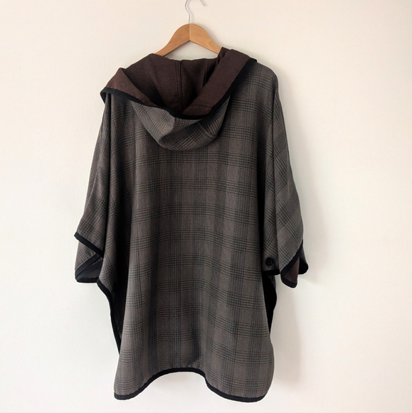 CAbi Baskerville Houndstooth Fall Reversible Topper Poncho - Picture 4 of 10